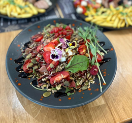  Sałatka z polędwicą